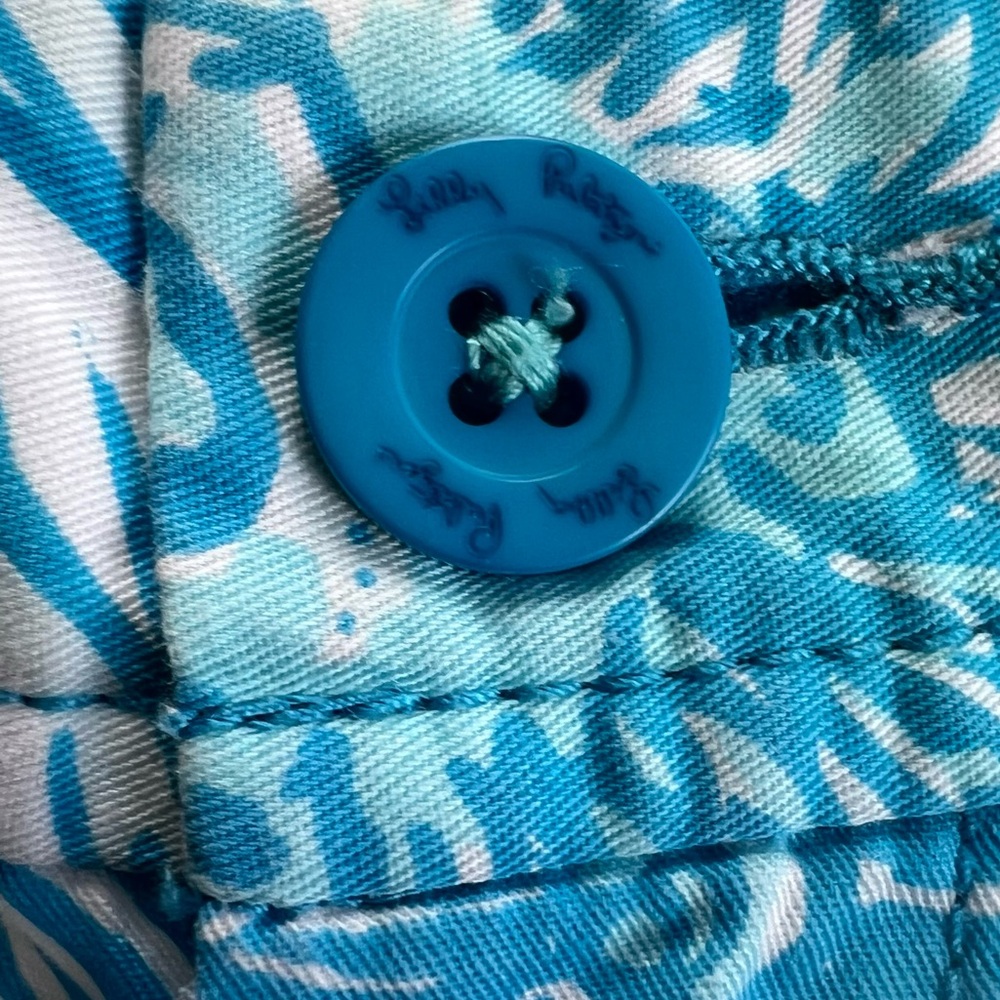 Lilly Pulitzer Buttercup Short Ariel Blue
Lion in The Sun Size 2 - Picture 2 of 8
